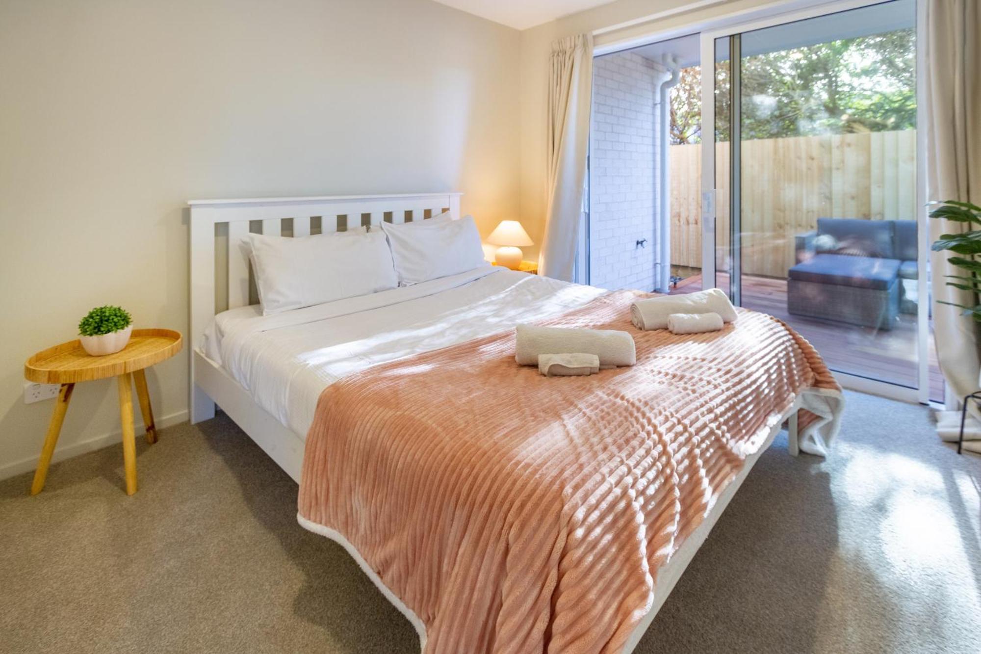 Luxury Beachside Living Elegant 3-Bedroom Haven Christchurch Bagian luar foto