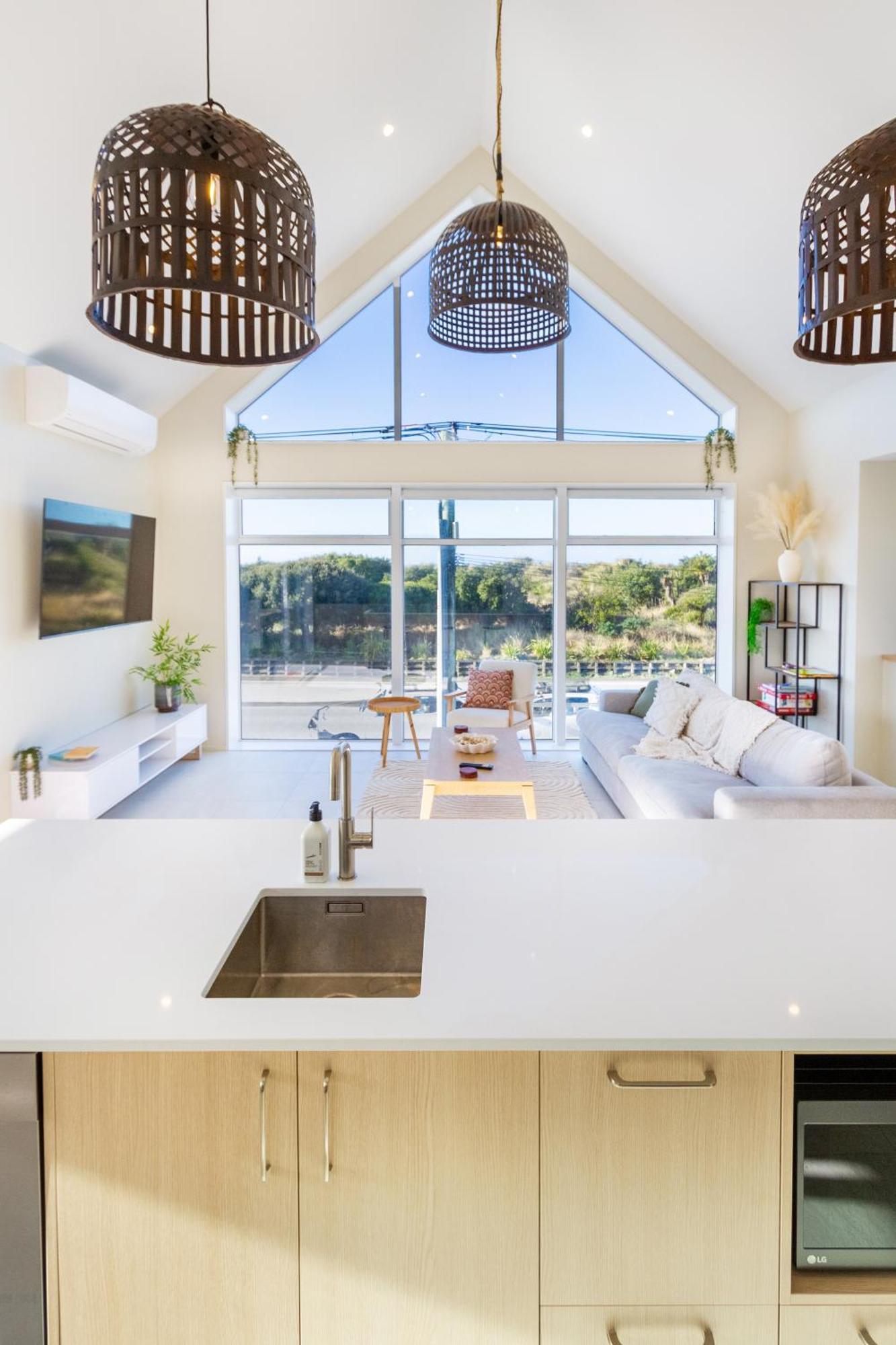 Luxury Beachside Living Elegant 3-Bedroom Haven Christchurch Bagian luar foto