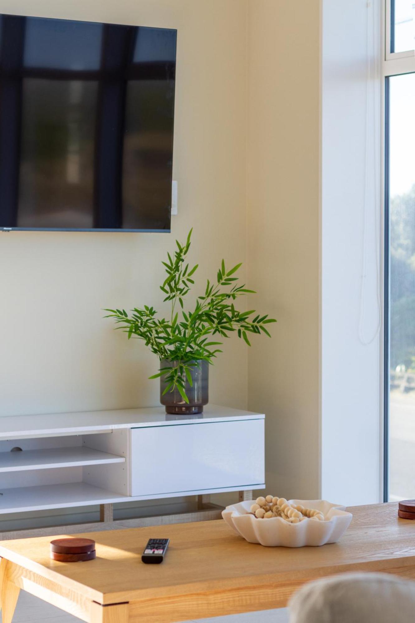 Luxury Beachside Living Elegant 3-Bedroom Haven Christchurch Bagian luar foto