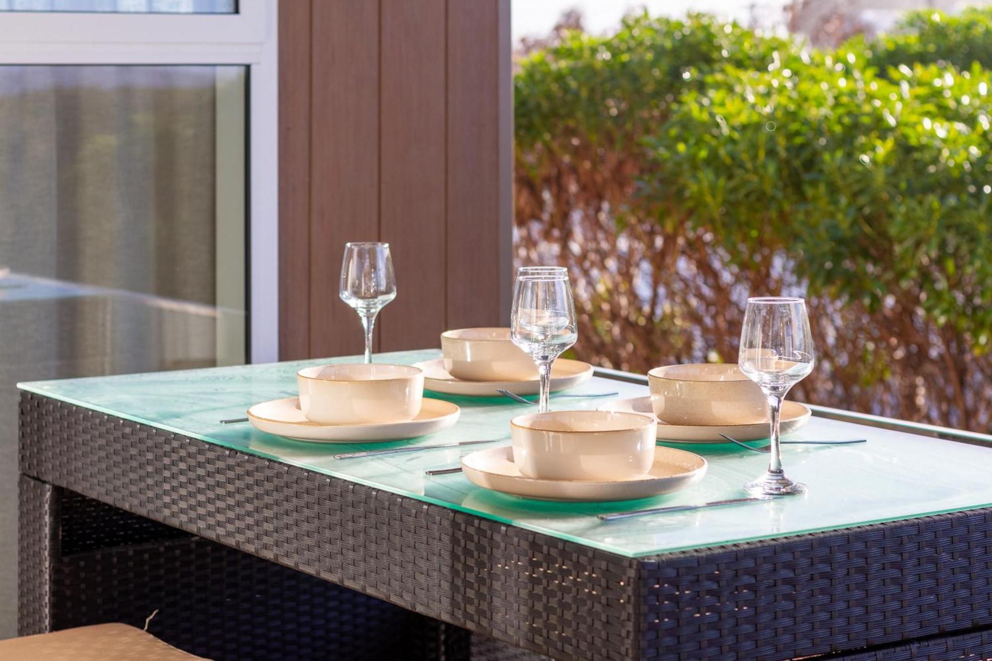 Luxury Beachside Living Elegant 3-Bedroom Haven Christchurch Bagian luar foto